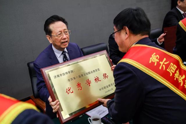 黃炎培職業(yè)教育獎揭曉，向獲獎?wù)咦ＹR！