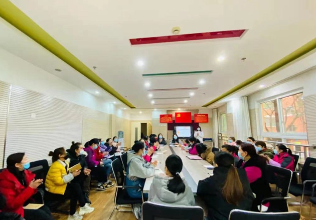 德外幼兒園召開新學(xué)期保育保健培訓(xùn)工作會.jpg