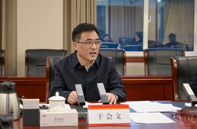 全國(guó)人大代表、重慶市渝北區(qū)委書記于會(huì)文_副本.jpg