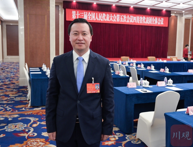 全國(guó)人大代表、廣安市委書記張彤  歐陽(yáng)杰攝_副本.jpg