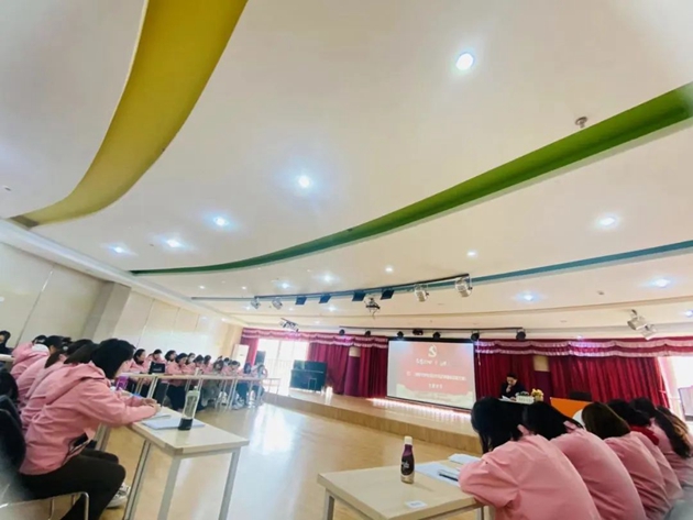 德外幼兒園召開“深化作風(fēng)紀(jì)律建設(shè)暨干部大走訪、教師大家訪”專項(xiàng)工作部署會(huì)暨民主生活會(huì)_副本.jpg