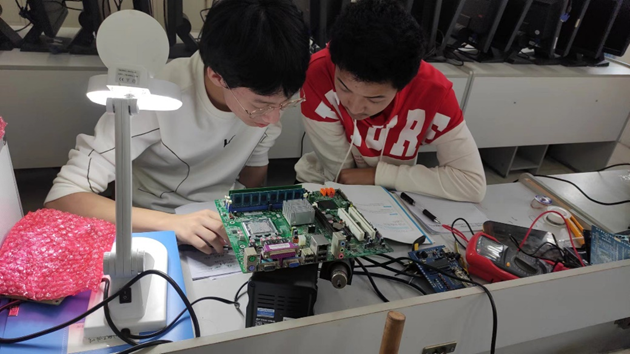 1667203538600469.png 計算機數(shù)據(jù)恢復(fù)組學生訓練_副本.png