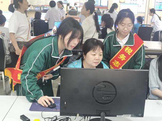 中江職中財(cái)經(jīng)商貿(mào)系學(xué)生參與稅務(wù)局稅收科普活動(dòng)，助力稅法知識(shí)普及1.jpg