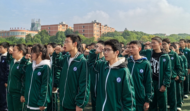 少年應(yīng)有鴻鵠志，旗開風(fēng)振啟征程——中江職中舉辦2025屆高三動(dòng)員大會2.jpg